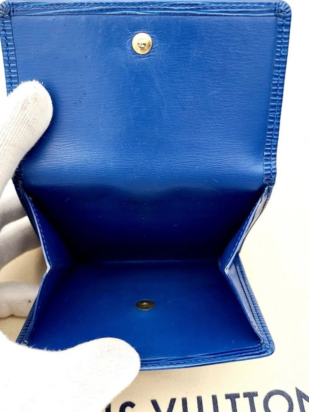 Louis Vuitton compact louis